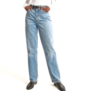 ✨️ A&F The 90's Straight Ultra High Rise